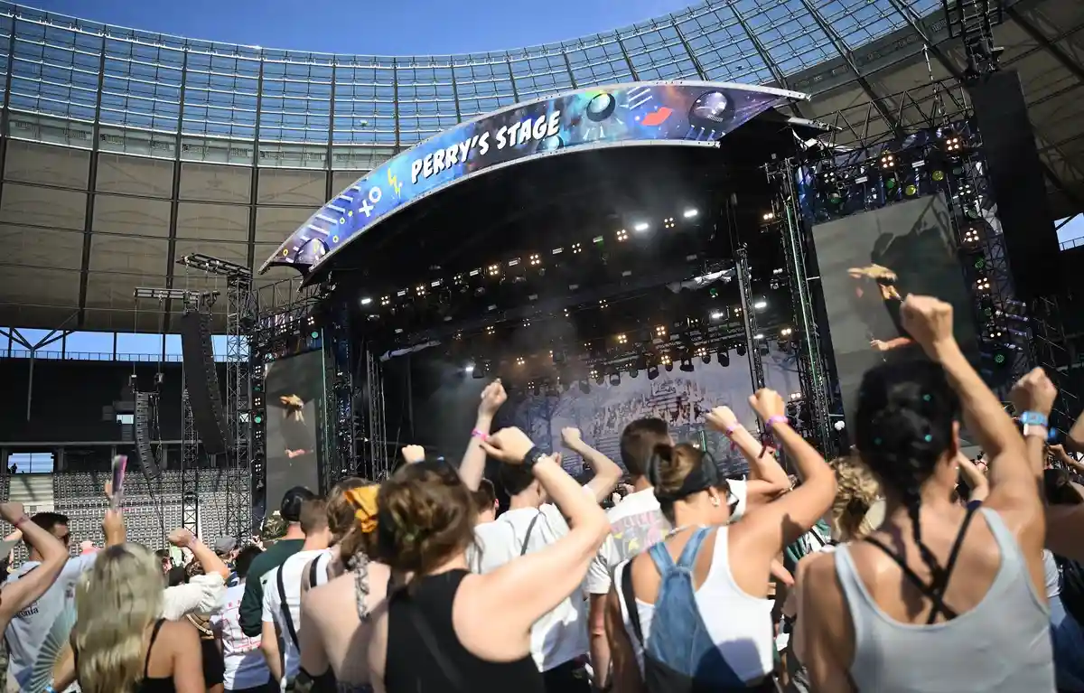Фестиваль Lollapalooza привлек в Берлин тысячи меломанов