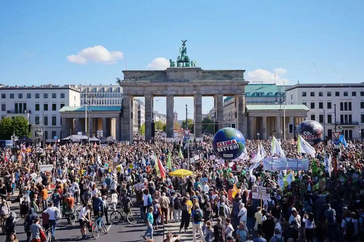 Почему Германия перешла в режим протестов