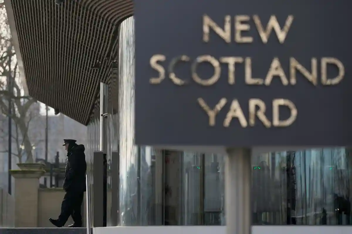 Скотланд-Ярд: сотни сотрудников отстранены от работы