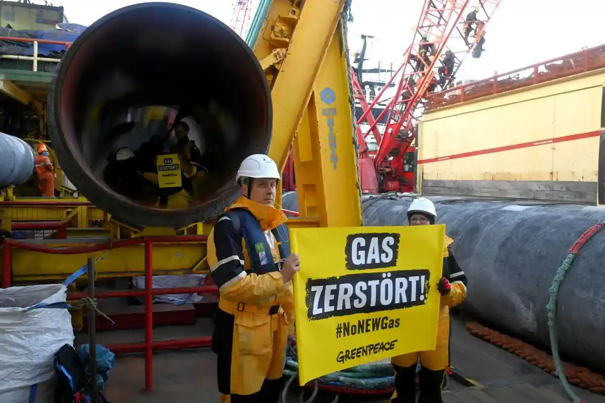 Greenpeace срывает перенос трубопровода для терминала СПГ в Рюгене
