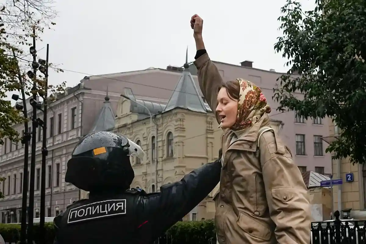 Мирные протесты в России: арестовано 20 000 человек