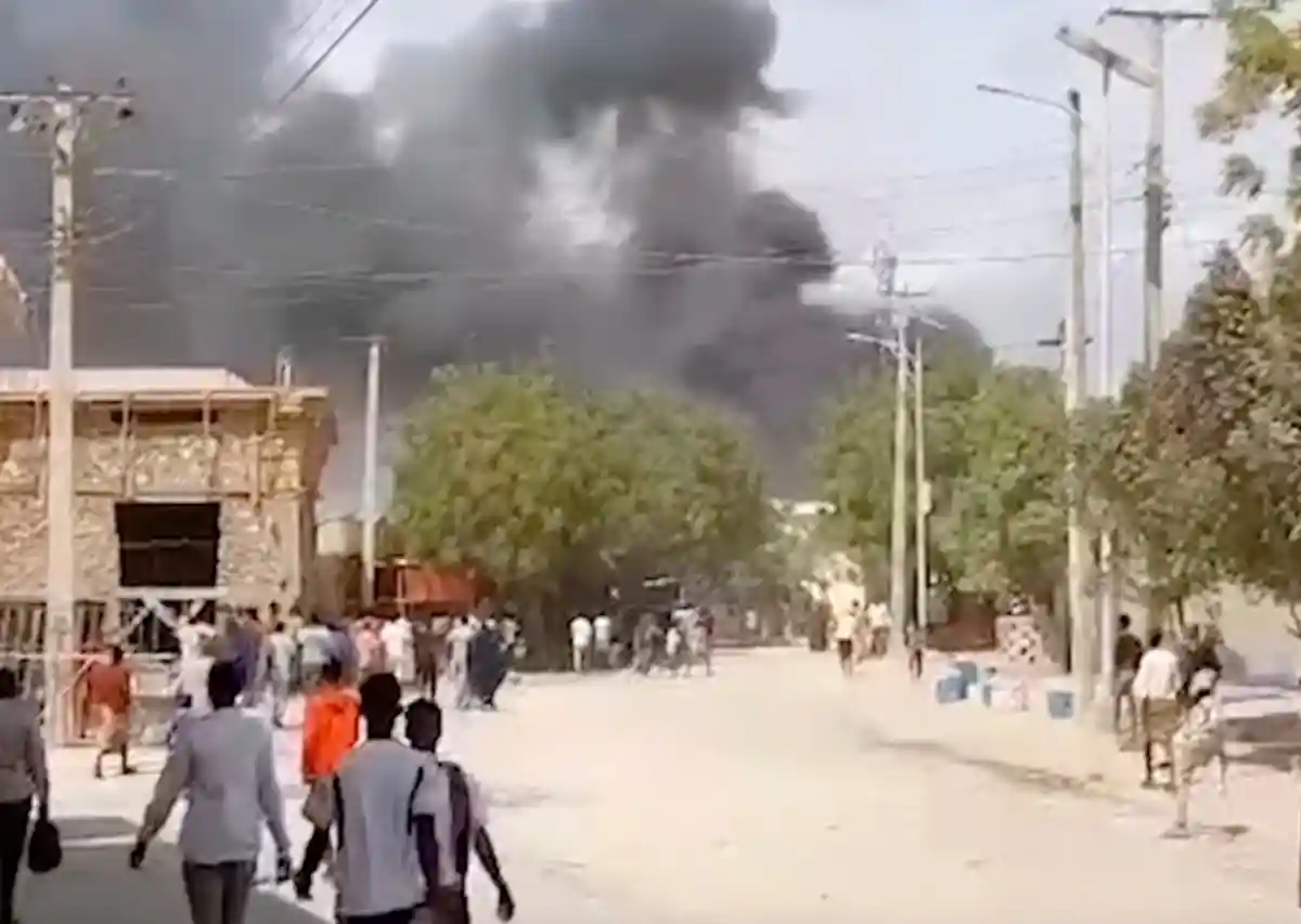 Теракт в Сомали: взрыв грузовика унес жизни 16 человек