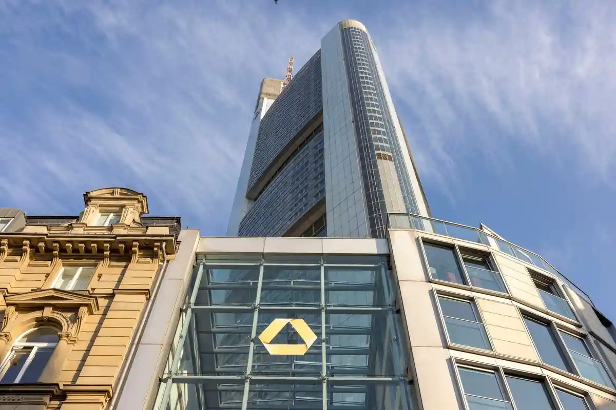 Commerzbank распределит акционерам три миллиарда евро