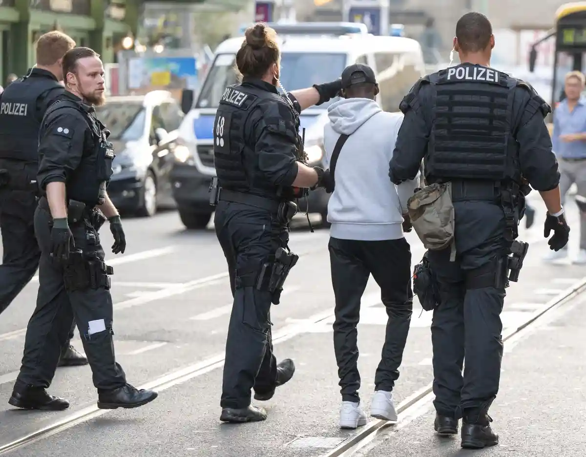 Полицейская проверка в районе железнодорожного вокзала Франкфурта