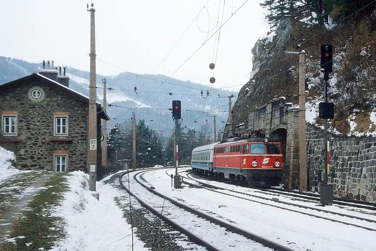 Один из 7 самых красивых железнодорожных маршрутов пролегает в Австрии. Фото: Herbert Ortner, CC BY 3.0 / Wikimedia Commons