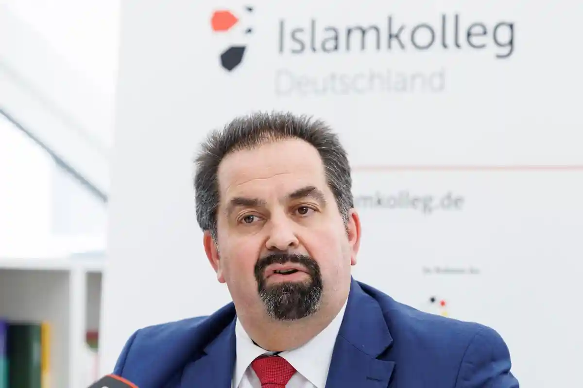 Айман Мазек:Айман Мазек, председатель Центрального совета мусульман Германии, на мероприятии в Оснабрюке.