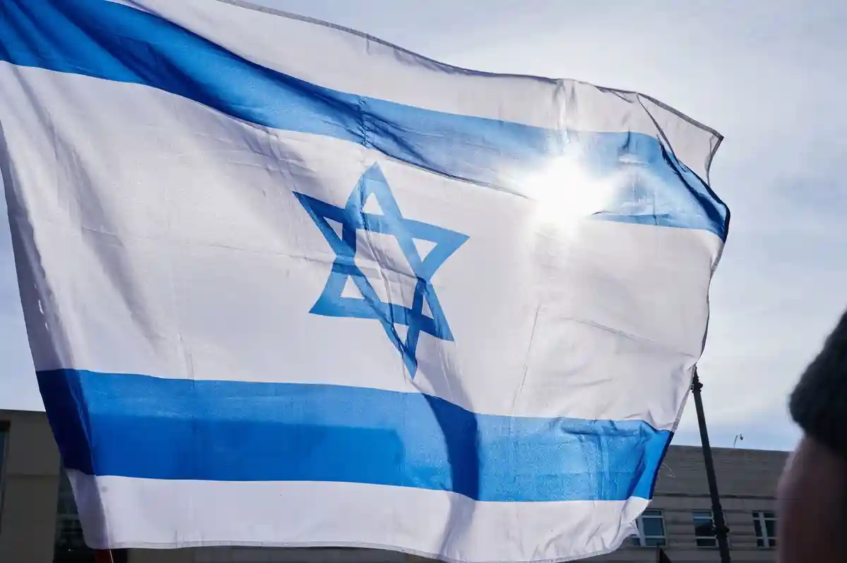 Вновь сорван израильский флаг у мэрии в Аугсбурге