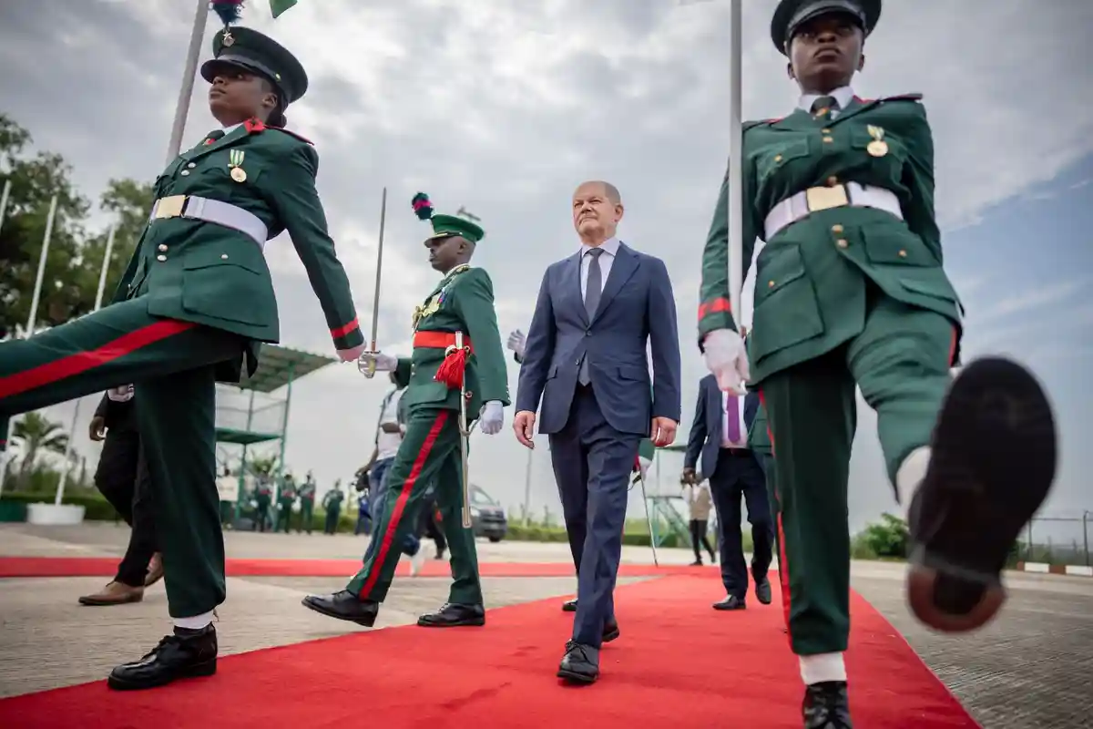 Канцлер Шольц в Нигерии:Федеральный канцлер Олаф Шольц посетил Нигерию, самую густонаселенную и экономически сильную страну континента.