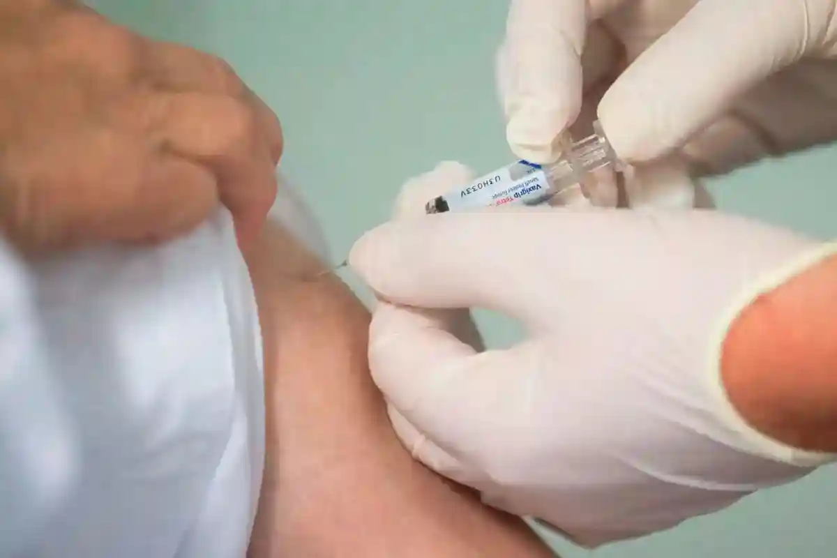 Корона и грипп: врачи предупреждают об усталости от вакцинации