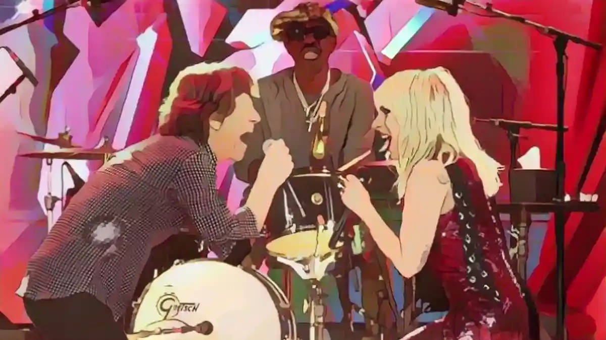 Мик Джаггер (слева) и Леди Гага вместе взялись за микрофон.:Мик Джаггер (слева) и Леди Гага вместе взялись за микрофон.