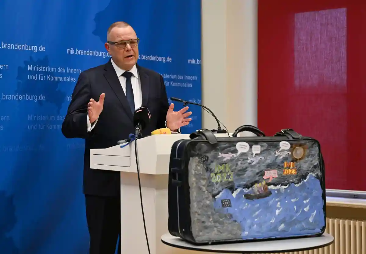 Штюбген принял премию "Министр депортации 2023"