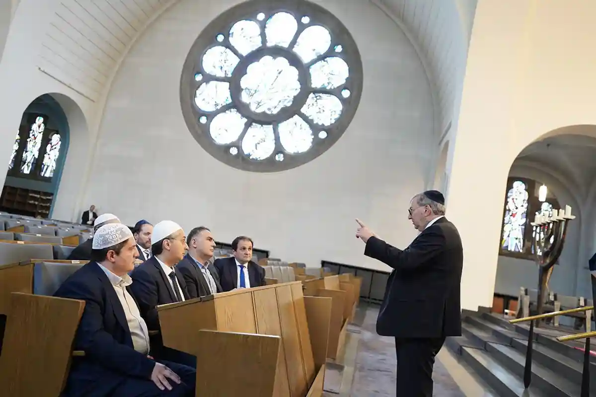 Мусульманские представители посетили кельнскую синагогу
