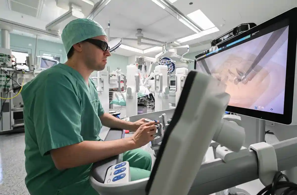 В Дрездене впервые применили новый тип робота в урологии