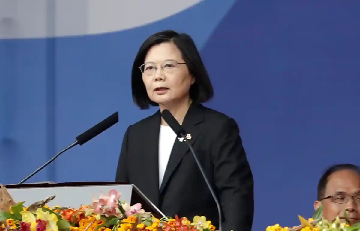 Президент Тайваня призвала к миру в Тайваньском проливе