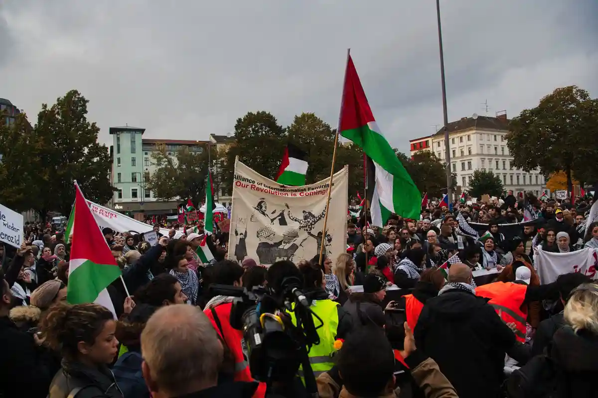 Пропалестинская демонстрация:Демонстрация сторонников Палестины в Кройцберге.