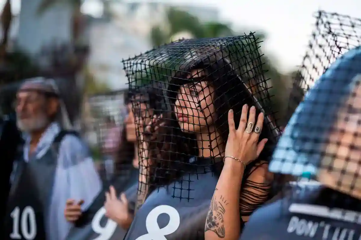 Родственники немецких заложников ХАМАС протестуют в Тель-Авиве