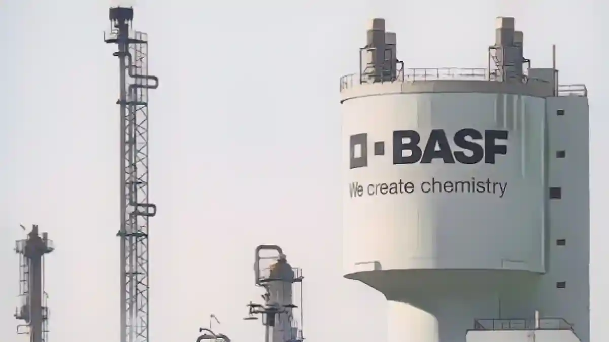 Рост цен на сырье, в частности, грозит сокращением спроса и маржи в BASF.:Рост цен на сырье, в частности, грозит сокращением спроса и маржи в BASF.