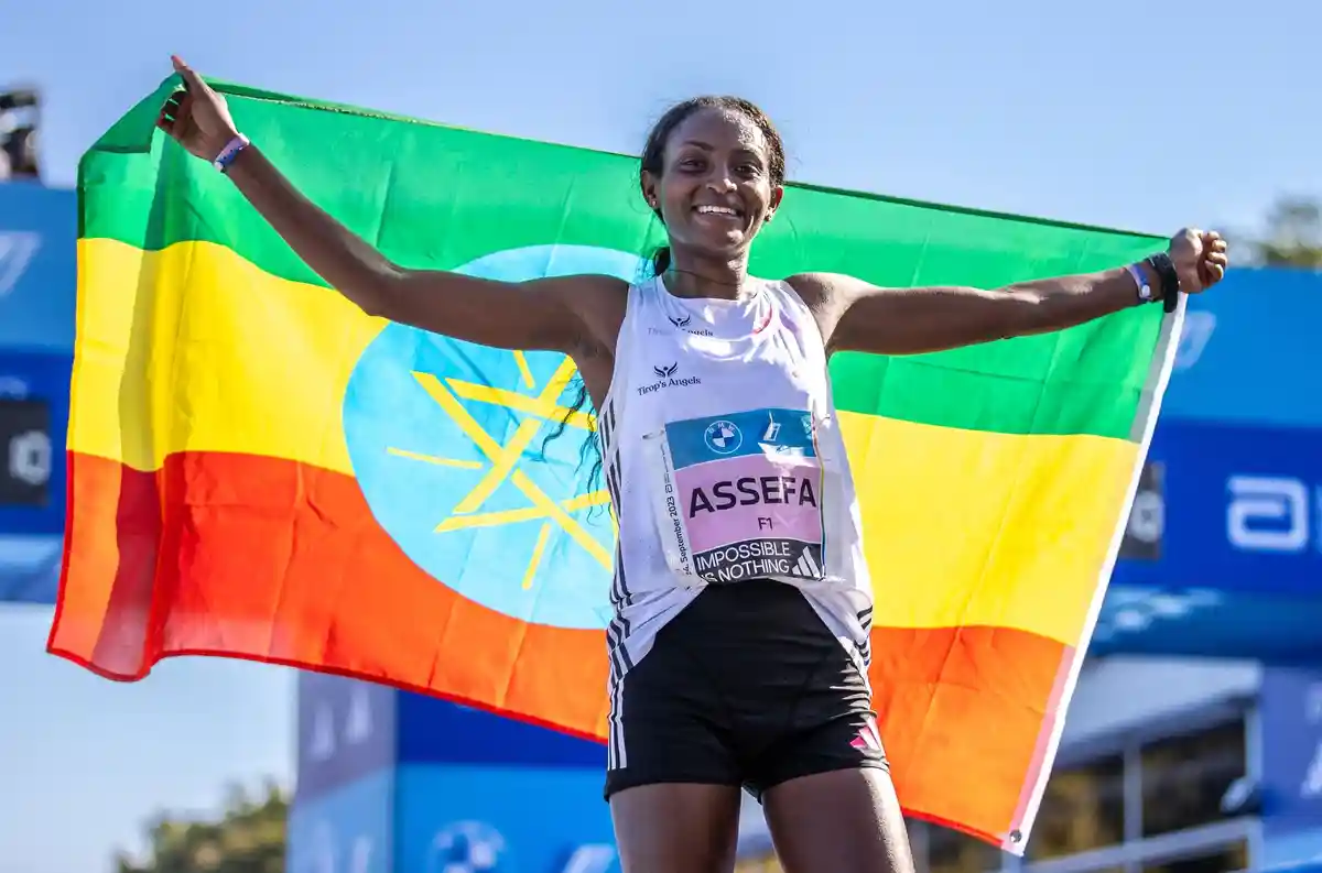 Тигист Ассефа:Эфиоп Тигист Ассефа установил мировой рекорд на Берлинском марафоне.