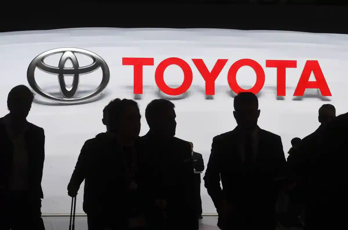 Toyota остановила производство на шести заводах