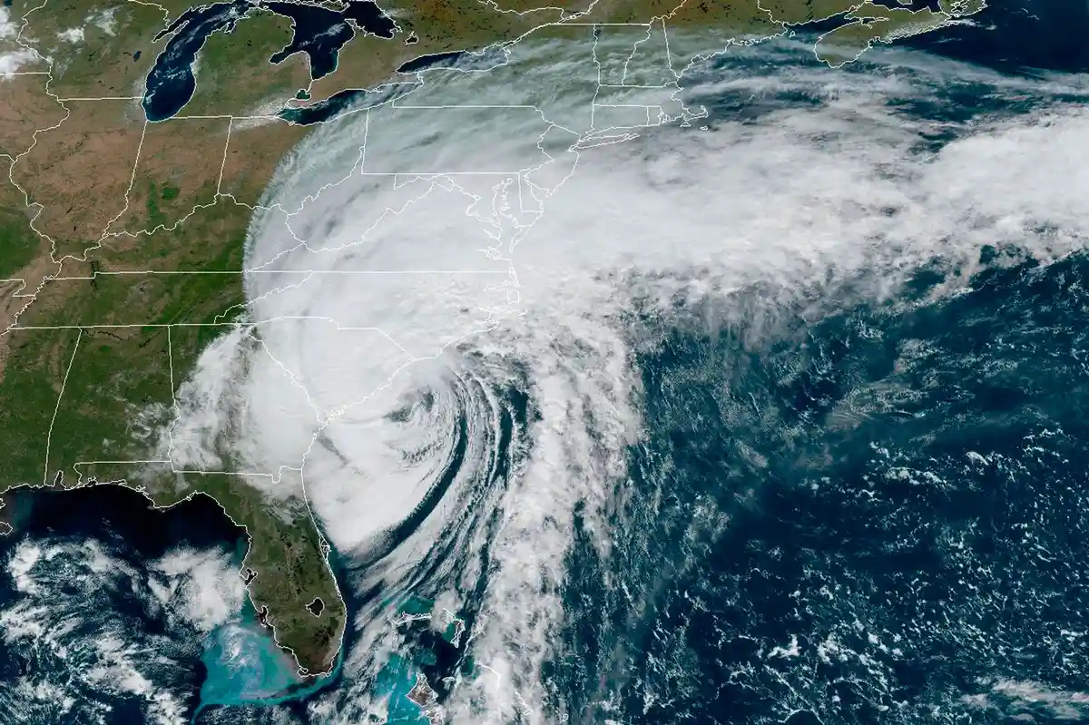 Тропические циклоны набирают силу все быстрее и быстрее
