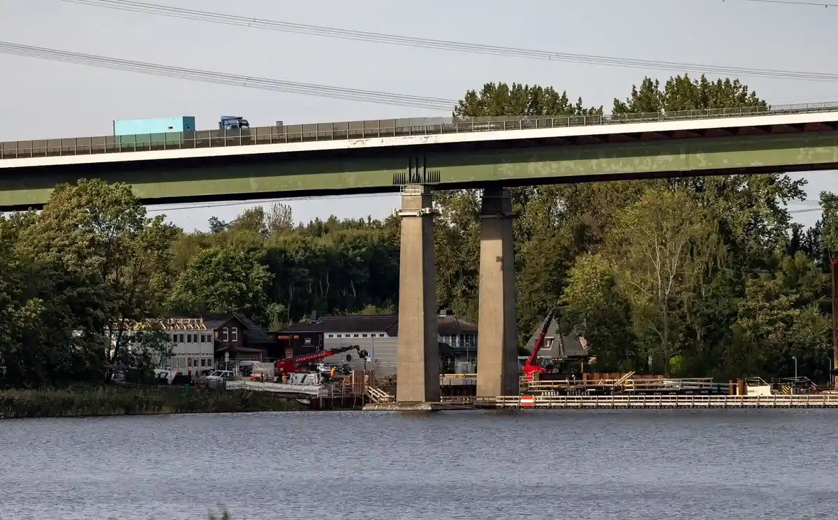 Строительство моста Rader Hochbrücke продвигается