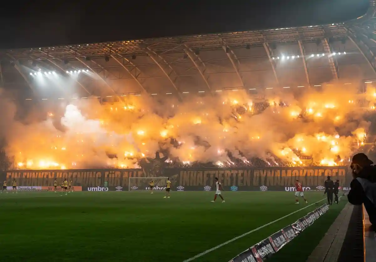 Взрыв пиротехники произошел на матче в Дрездене