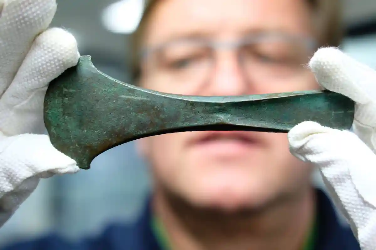 Археологи Саксонии-Анхальт: раскрыт секрет древних топоров
