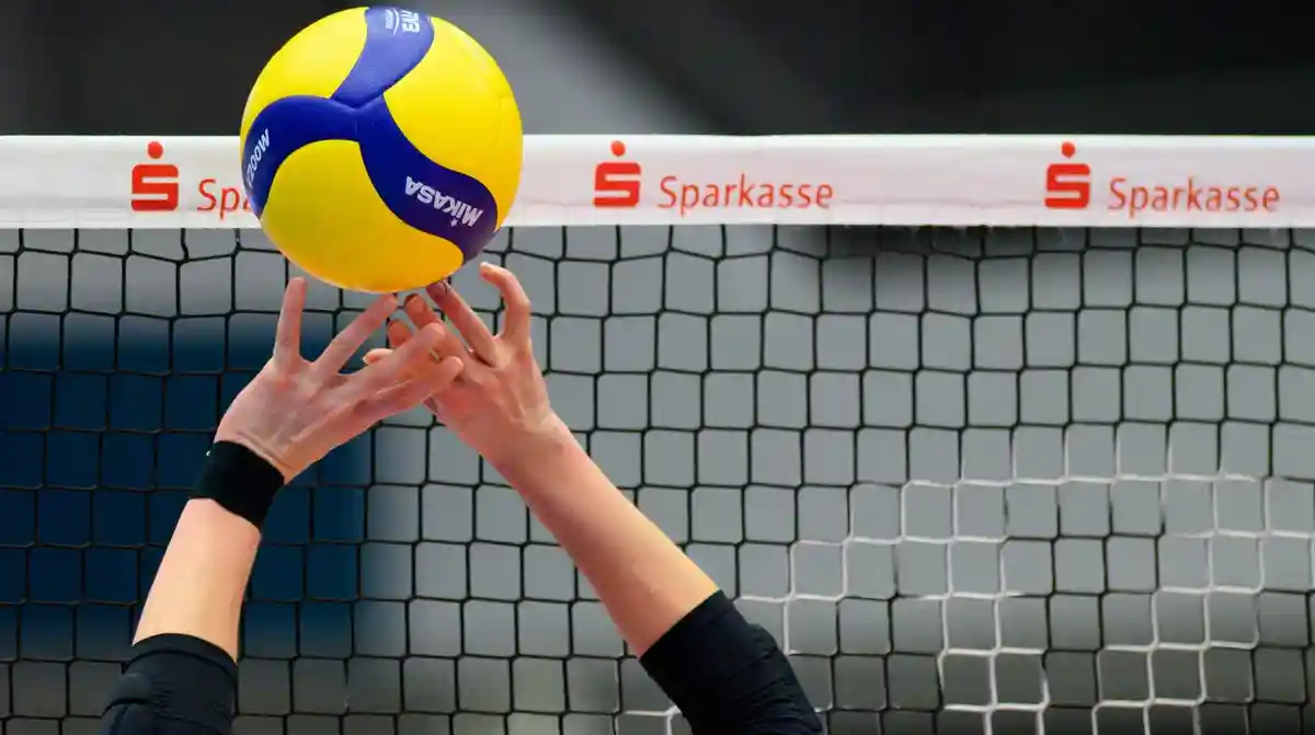 Волейбол:Волейболистки СК "Дрезднер" отпраздновали третью выездную победу подряд.