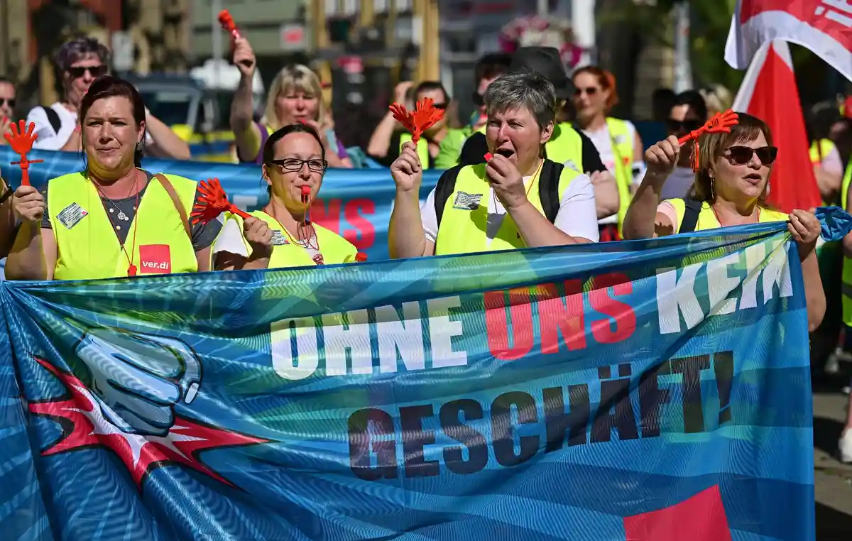 Забастовка розничной торговли:Уже в июле здесь, в Тюрингии, бастовали работницы розничной торговли и почтовой рассылки.