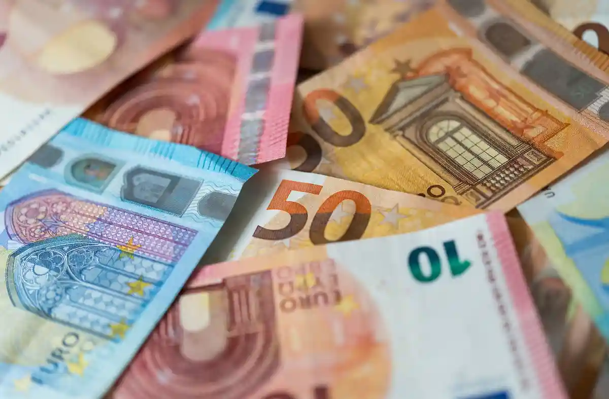 Банкноты:Финансовые активы частных домохозяйств выросли примерно до 7492 млрд. евро.