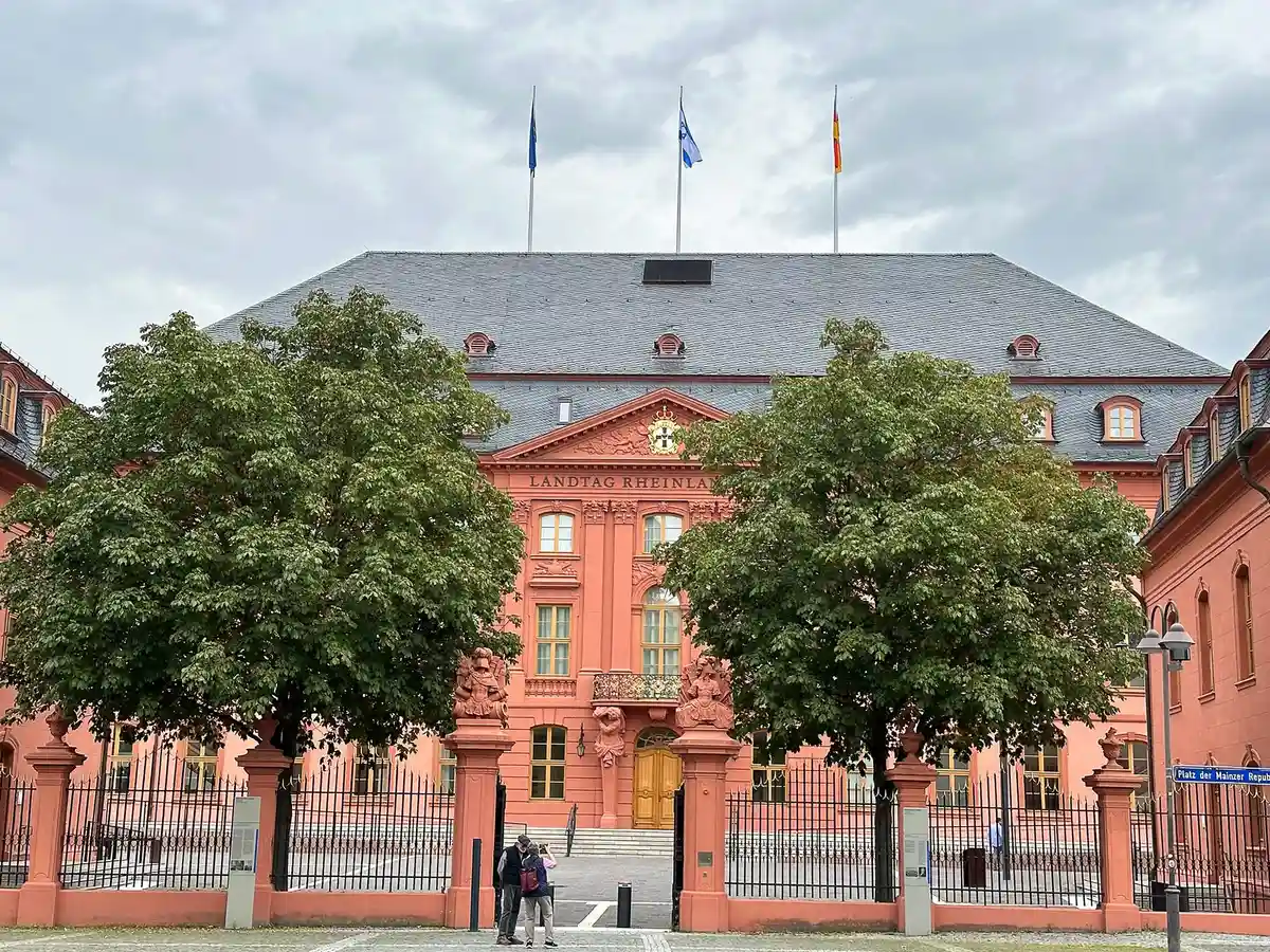 Парламент земли Майнц:Парламент земли Рейнланд-Пфальц.