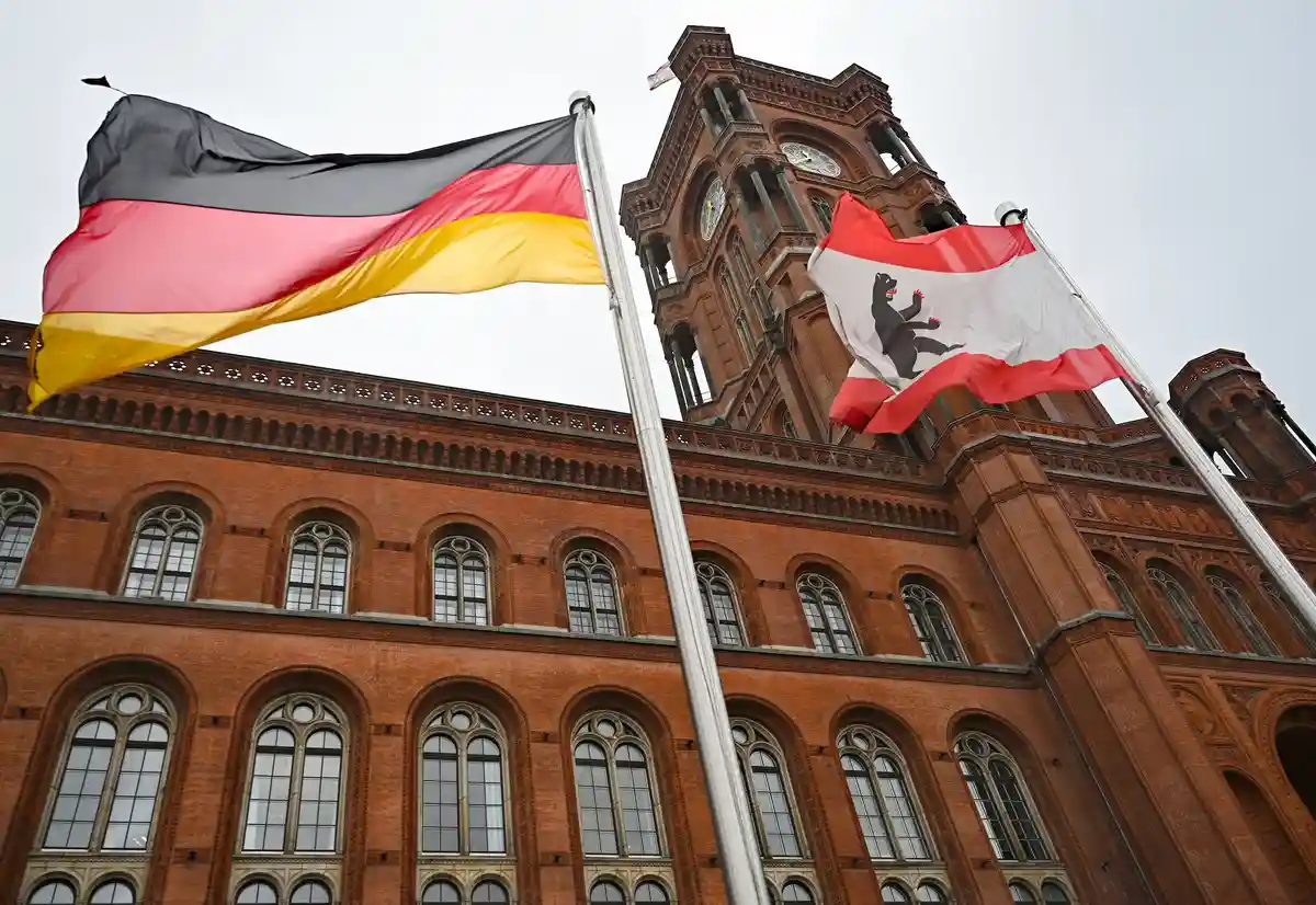 Сенат Берлина:Красная ратуша - резиденция бургомистра и Сената Берлина.
