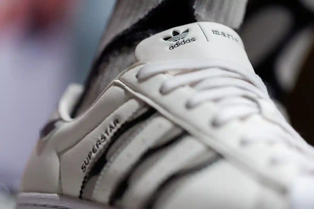 Adidas прекратила продажу продукции Yeezy