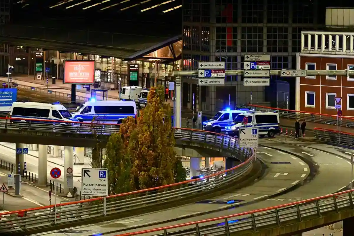 Аэропорт Гамбурга закрыт: Вооруженный человек прорвался через ворота