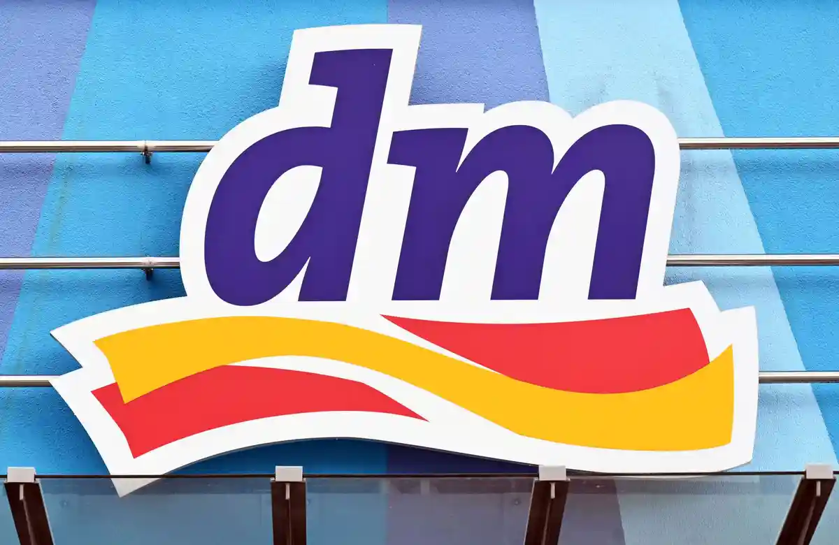 аптека dm:Логотип сети аптек dm.