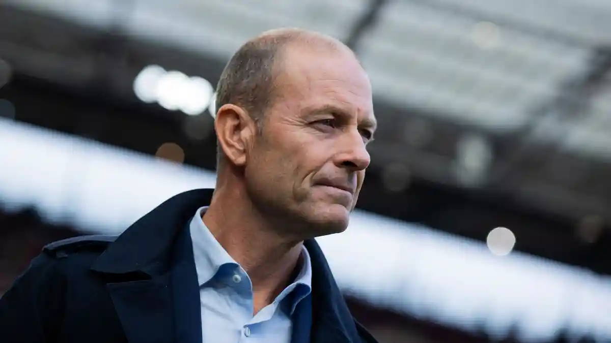 Аугсбург тренер Торуп:Джесс Торуп собирается провести матч на стадионе RheinEnergieStadion.