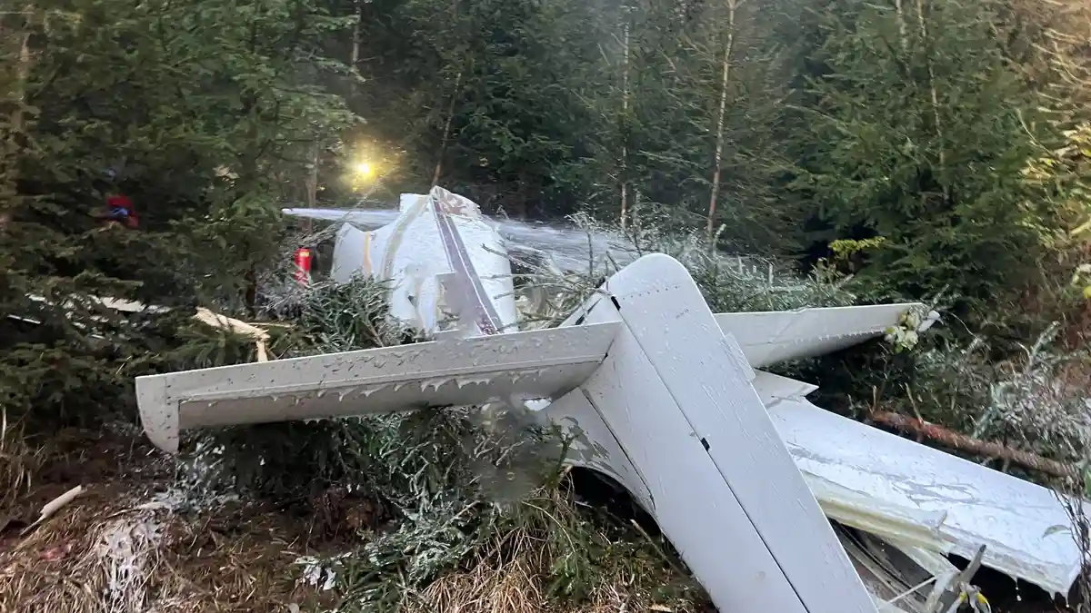 Авария малого самолета:Все четыре пассажира погибли в результате крушения спортивного самолета в Австрии.