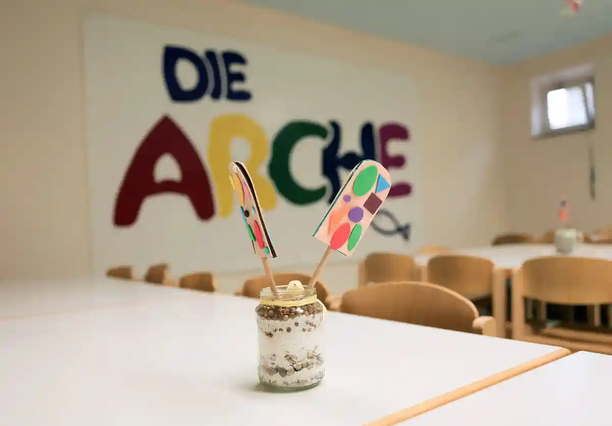Берлинский ковчег:Вид на логотип ассоциации "Die Arche" в Берлин-Хеллерсдорфе.
