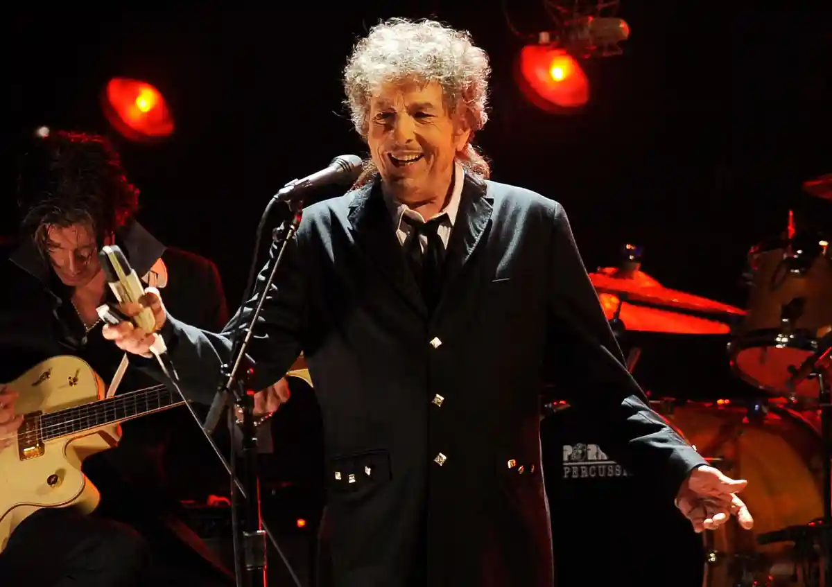Боб Дилан:Боб Дилан написал историю музыки - и не только.