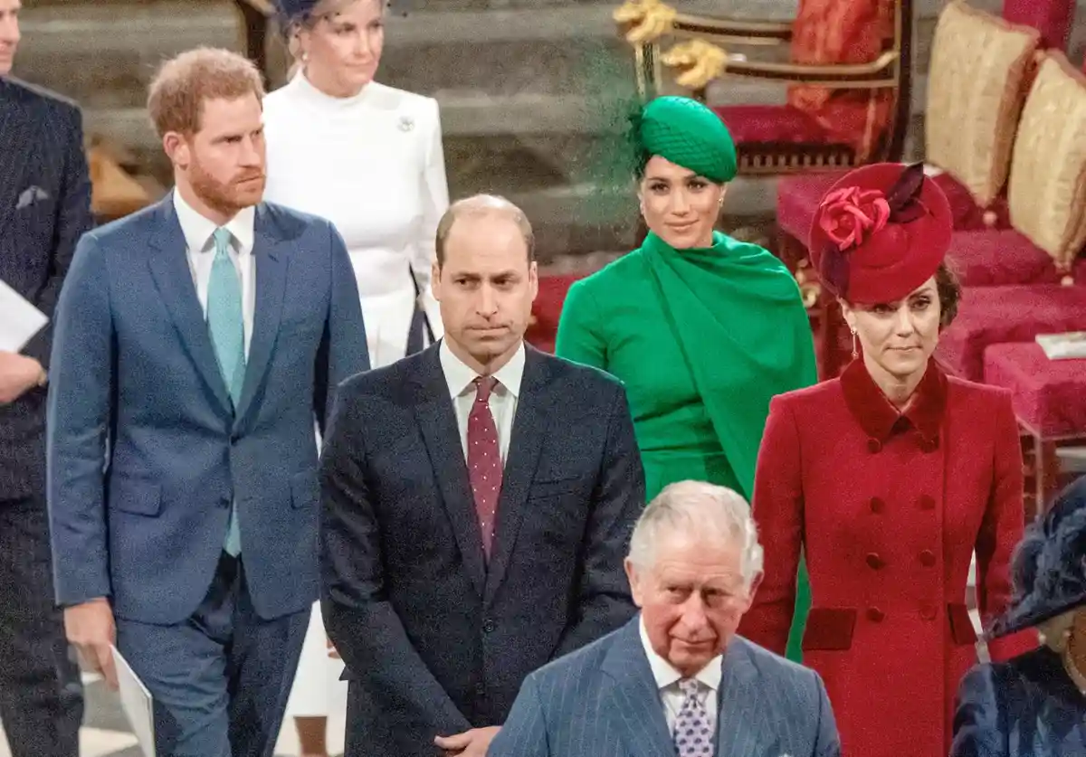 Британская королевская семья:Новая книга о британских королях может вызвать бурю в королевской семье.