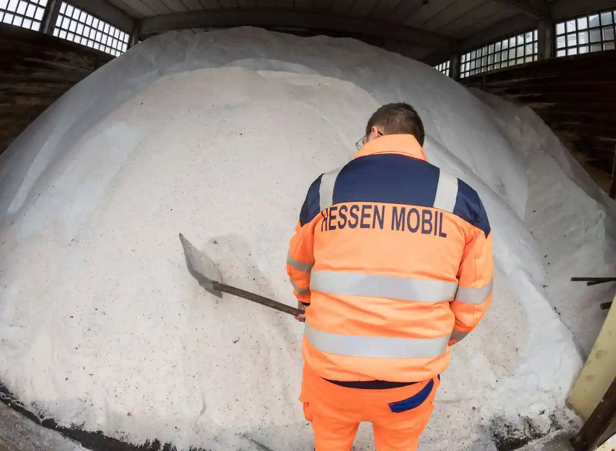 Для дорог Гессена запасли 90 000 тонн дорожной соли