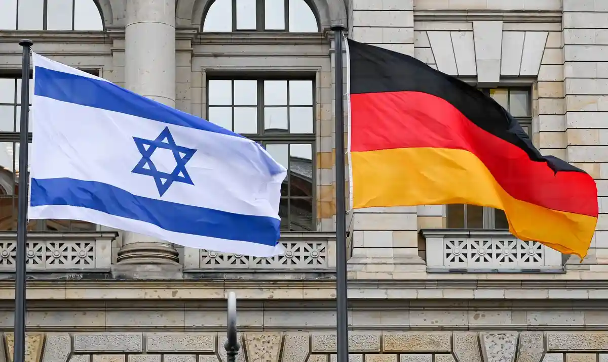 Флаги:Война на Ближнем Востоке имеет последствия и для среднего класса Германии.