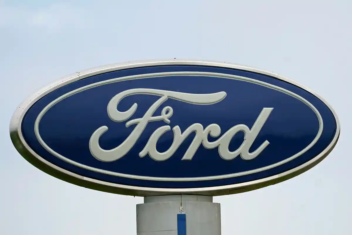 Ford:Виден логотип Ford.
