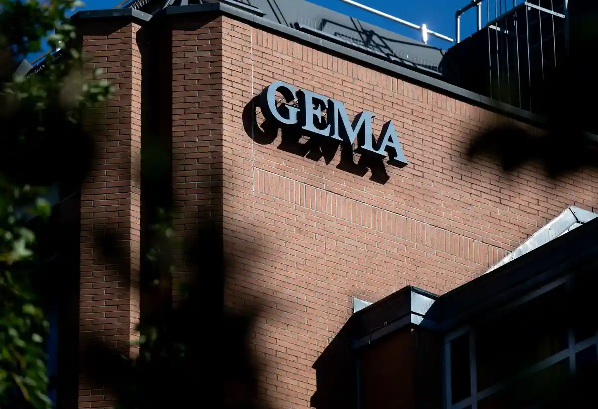 GEMA:Логотип GEMA можно увидеть на здании Главного управления.