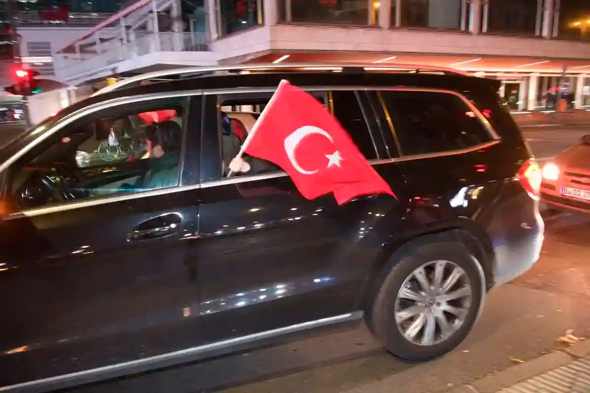 Политики критикуют поведение турецких болельщиков на матче в Берлине