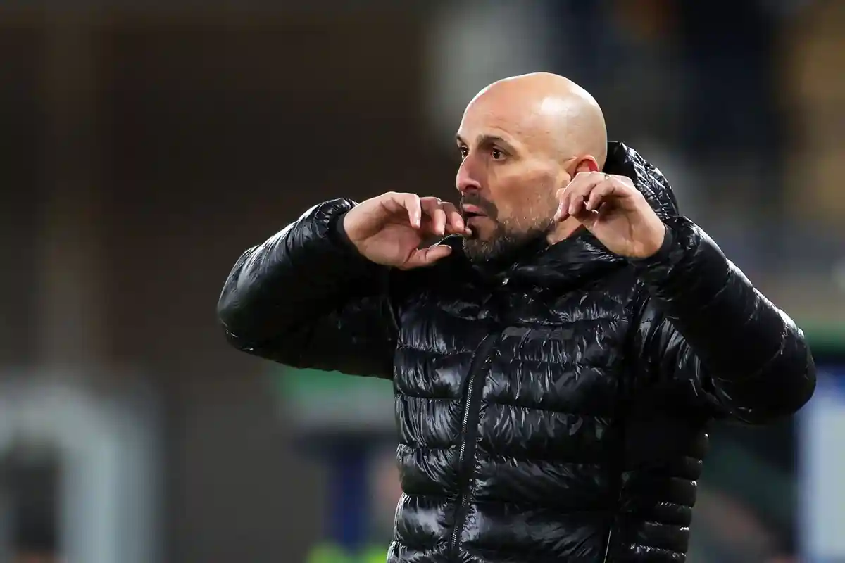 Германия - Эстония:Тренер сборной Германии Антонио Ди Сальво реагирует на ситуацию на боковой линии.