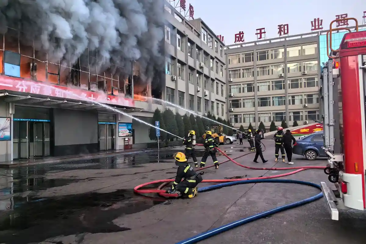 Китай: Пожар на горнодобывающем предприятии, есть жертвы