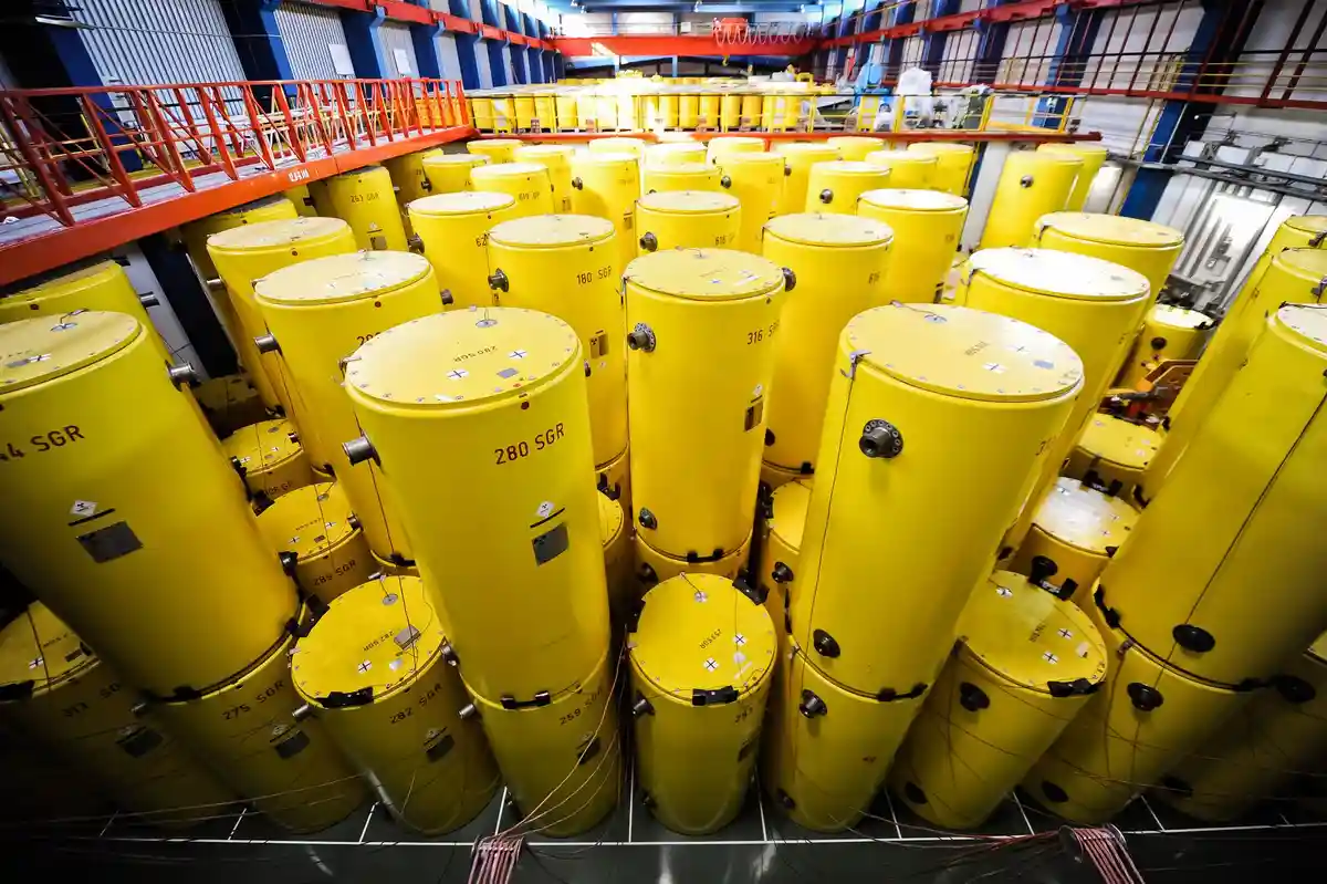 Контейнер Castor используют для перевозки ядерных отходов