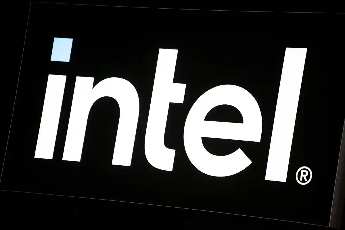 Intel:Логотип Intel на выставке электроники IFA.