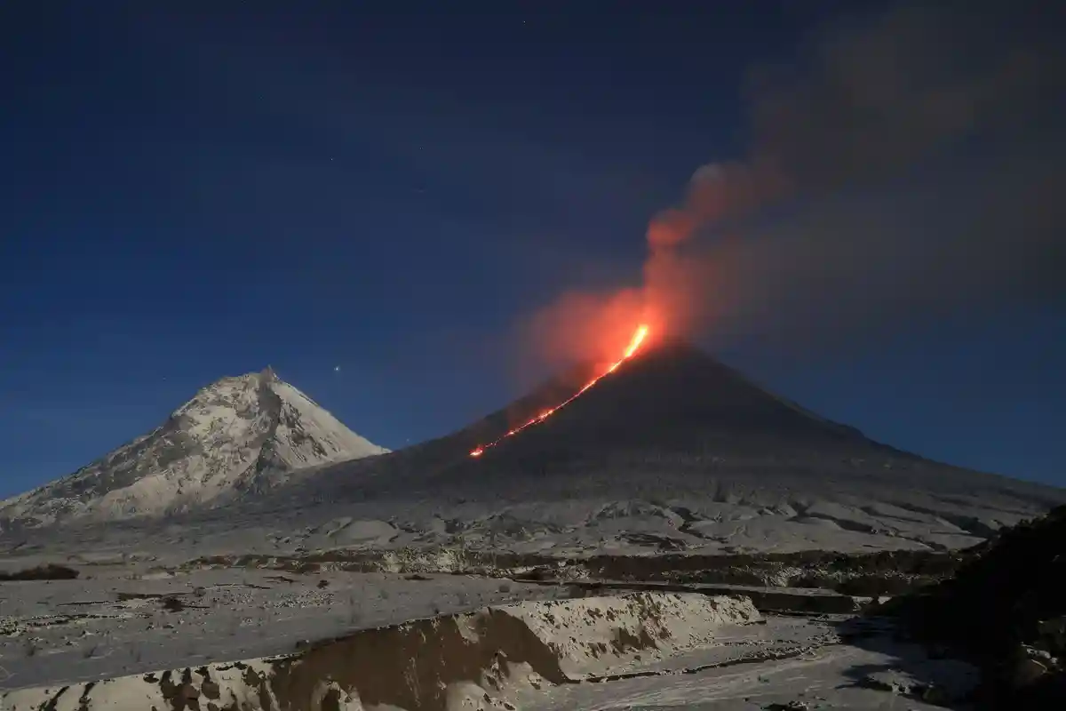 На дальневосточном полуострове Камчатка проснулся вулкан